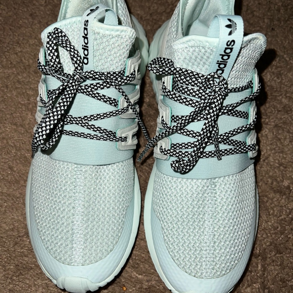 Adidas Sneakers